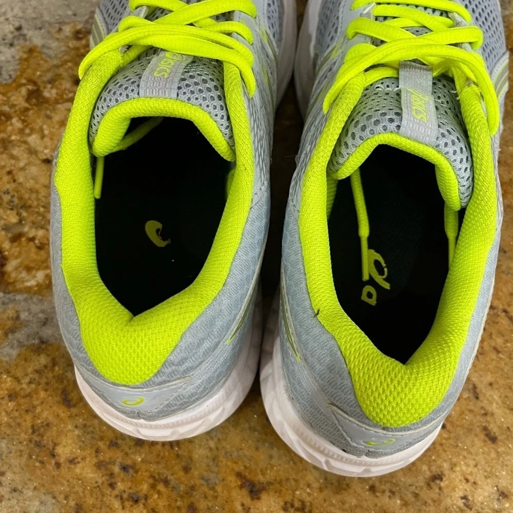 Asics Men’s Light Gray and Neon Yellow Running Shoes
